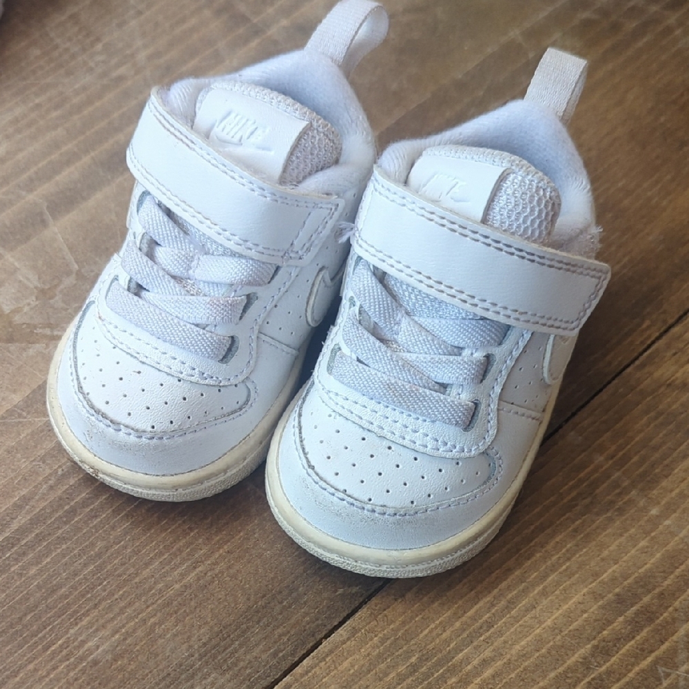 Nike White Low-Top Sneakers with Velcro Strap
